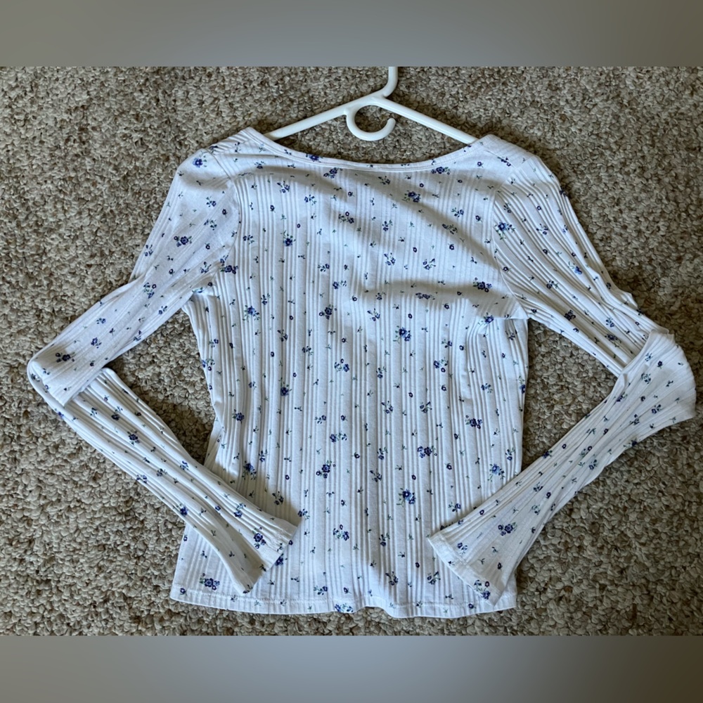 Floral White Top - Picture 2 of 3